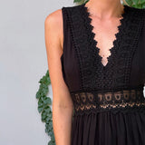 Aurélie™ | Elegáns V-nyakú csipkeruha
