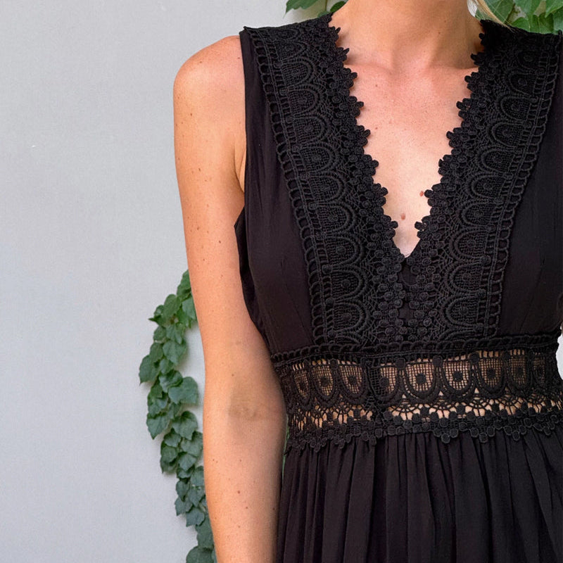 Aurélie™ | Elegáns V-nyakú csipkeruha