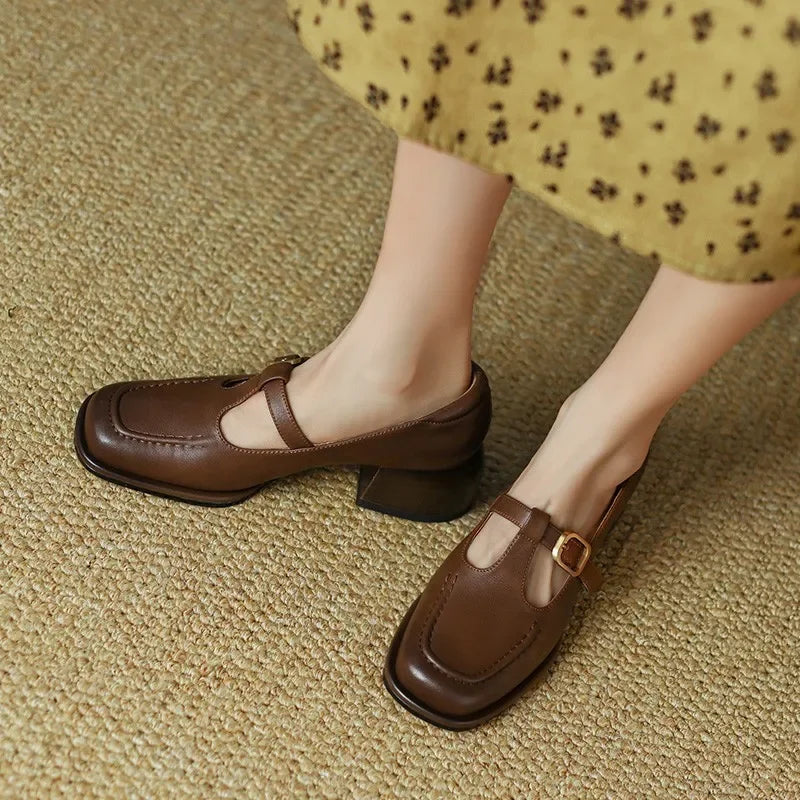 Emilia – T-pántos cipő vintage stílusban