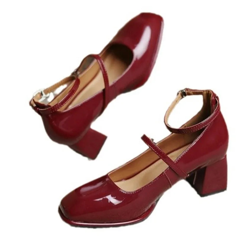 Elegáns bokapántos pumps